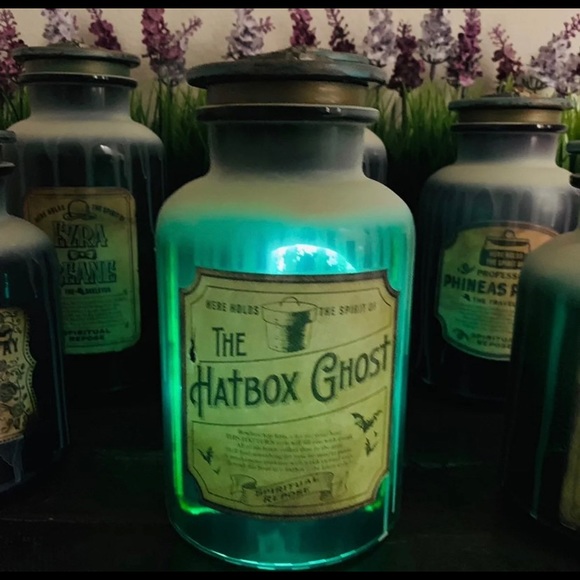 Disney HAUNTED MANSION The Hatbox Ghost Host A Ghost Spirit Jar